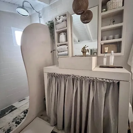 Fig Cottage, A Pretty 200 Year-old Stone Retreat * Antipata (Sami)