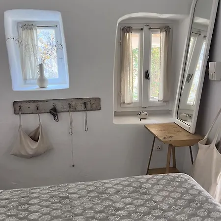 Fig Cottage, A Pretty 200 Year-old Stone Retreat Antipata (Sami)