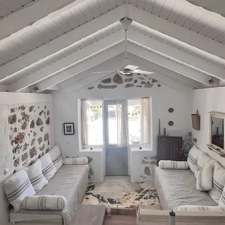 Fig Cottage, A Pretty 200 Year-old Stone Retreat Antipata (Sami)