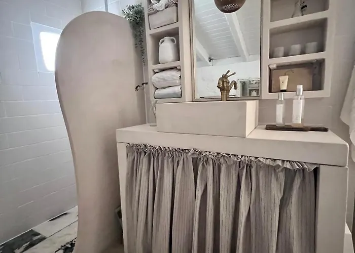 Fig Cottage, A Pretty 200 Year-old Stone Retreat * Antipata (Sami)